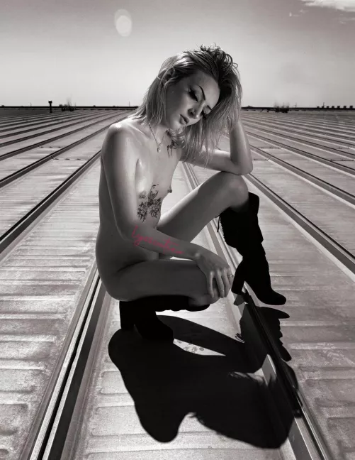 I’ve always wanted to get fucked on a roof by lysscutiex