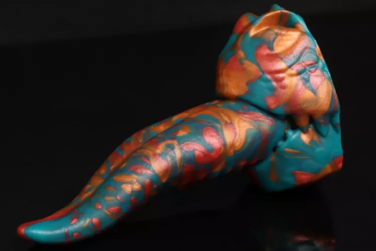 🙏🏻 I've be holding out for a Winston's Tongue for such a long time. Never found one I liked. I'm so glad I could snag this! by Robosynth