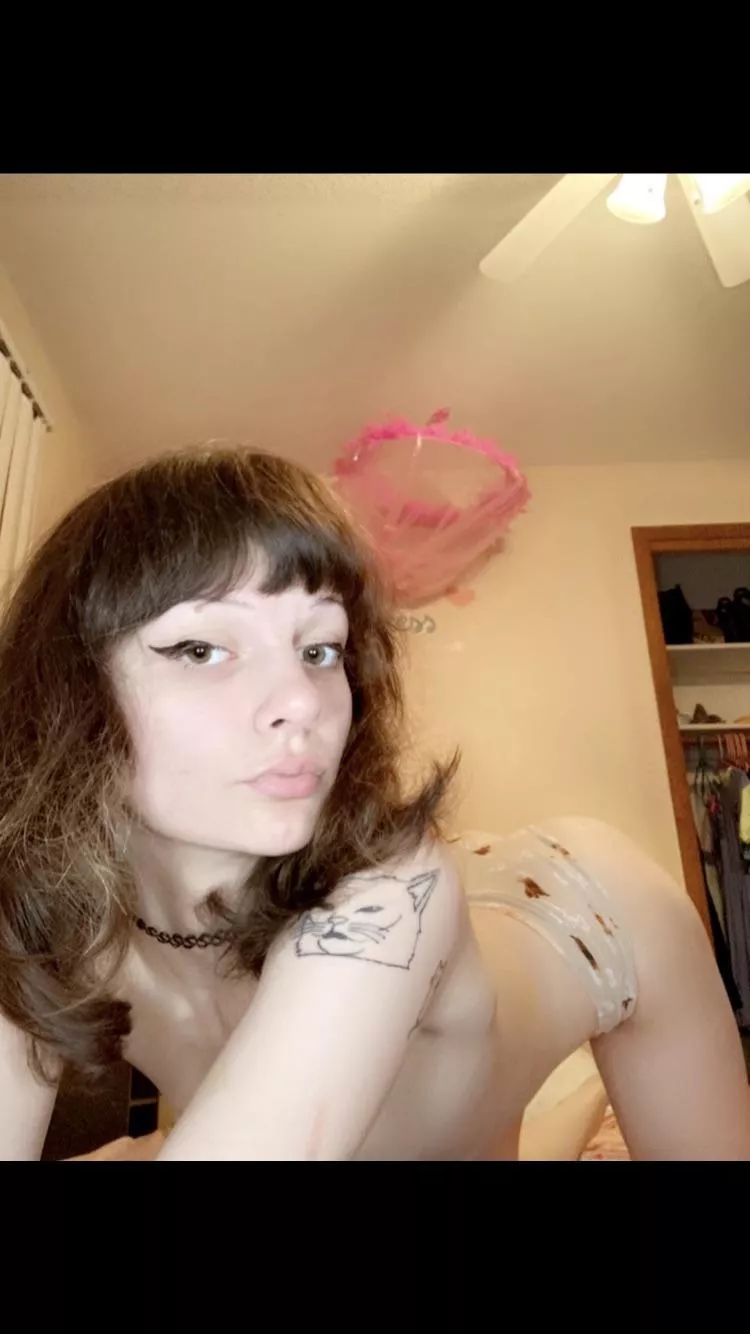 I’ve been craving to rinse one of you losers. Cave in already. [domme] posted by toxicbabybelle