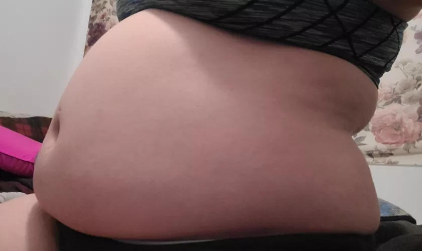 I've been eating good recently 😋 by throwawayfeedee18