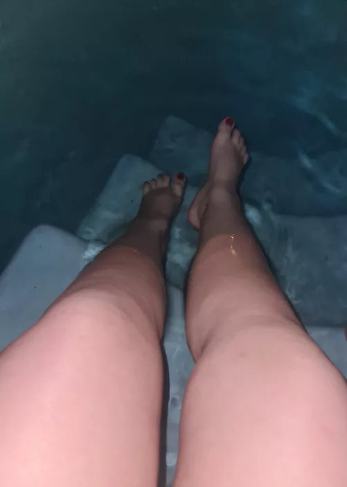 I've been gone for a while but happy new year 🎉 (the water was extremely delicious) FREE SUBSCRIPTION by LouWin_bby