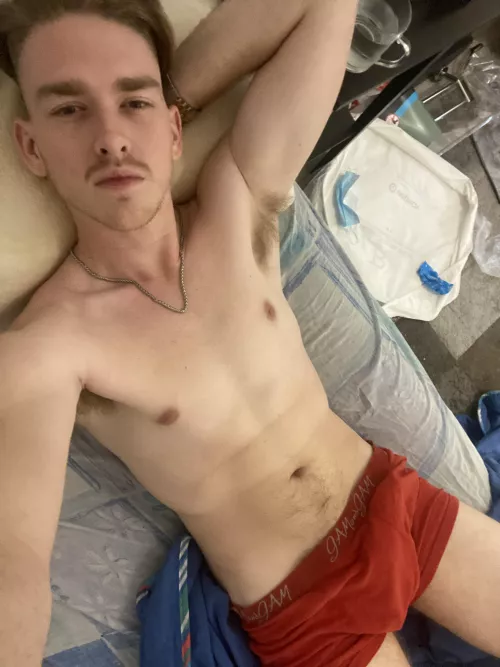 I’ve been told the red suits me, do you agree ? by Nusvo21