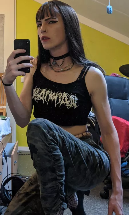 ive come to a point where im kinda unsure if its still fair to call myself a femboy. i basically leave the whole boy part out🤔 wdyt by atsero_girl