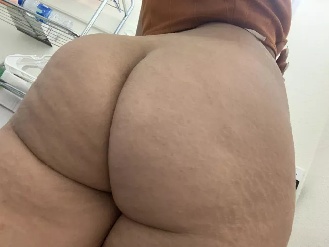 I’ve got a big fat asssss by Hennybxtch