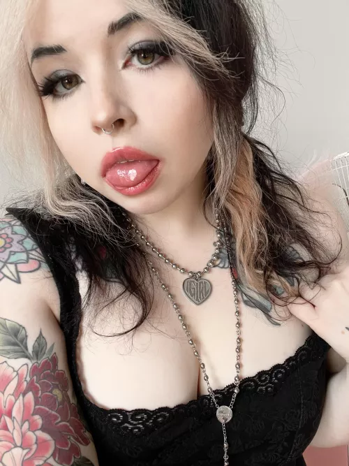 I’ve got a bit of spit to share by daisyxxlace