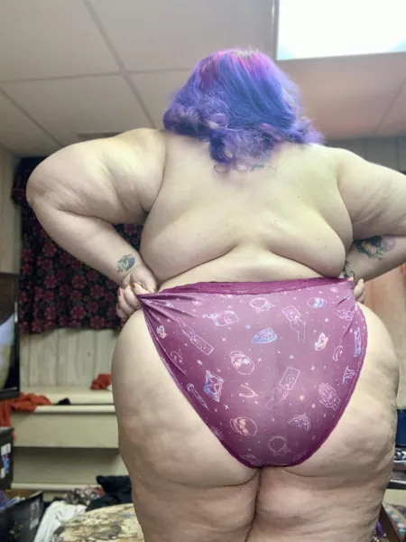 I’ve got a lot of junk in my trunk 😜 by ScapeSlut