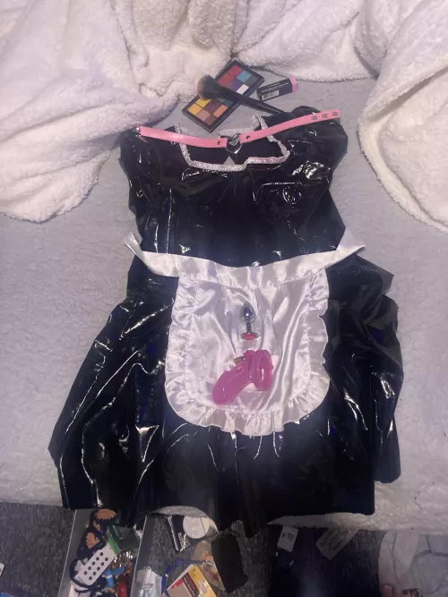 I’ve got some extremely humiliating photos of myself, I hope nobody hypnotises me to post them (dms open 😉) by Bitter-Drag3812