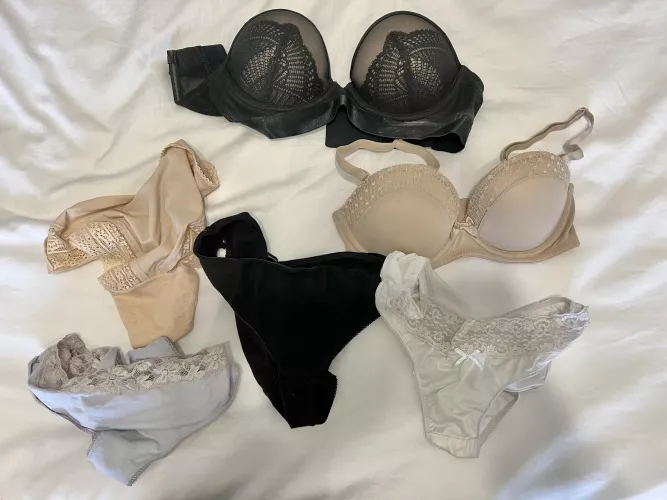 I’ve got the house and my little sisters underwear all to myself this morning 😋 by ivantemp