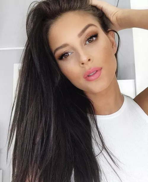 I’ve passed the milestone of 1500 followers on Reddit 🎉 That calls for a selfie. Have a nice weekend everyone ❤️ (F25) by vpik