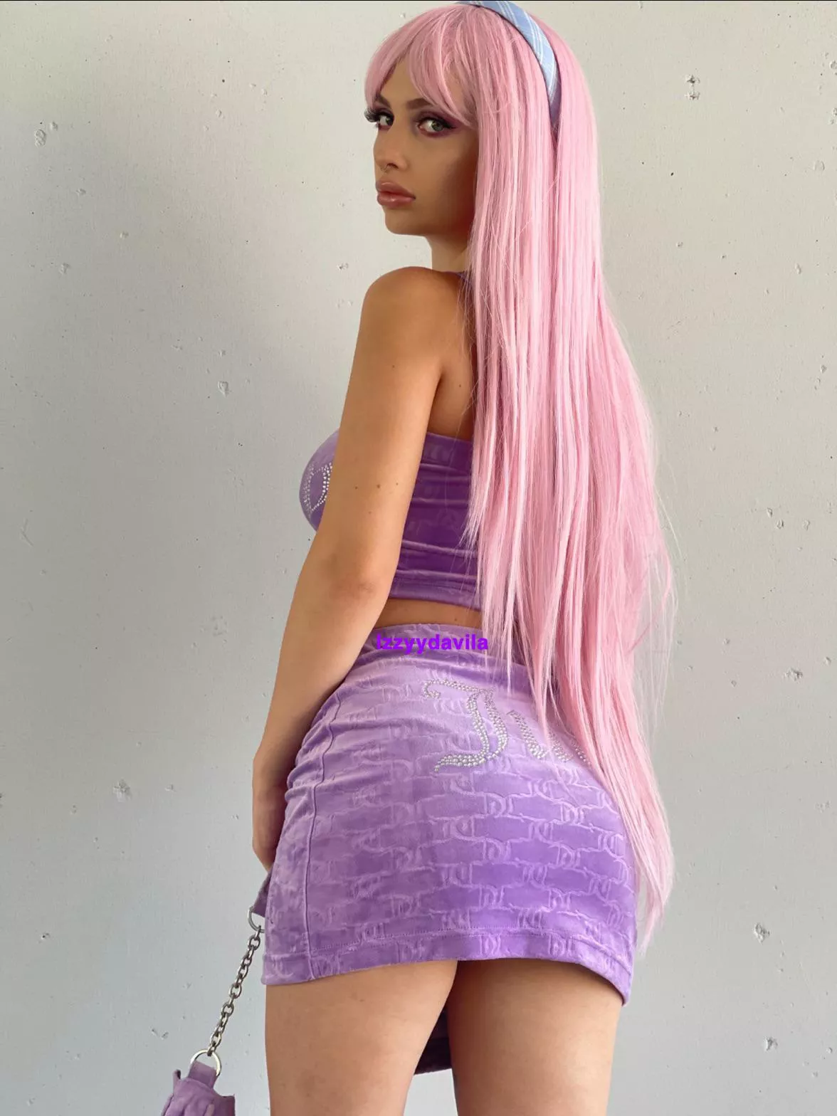 Izzy back again with another short skirt ☺️ posted by Cultural_Insurance94