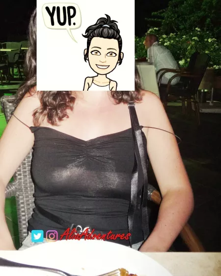 J'adore l'exhib, et porter un haut transparent toute la journée m'excite beaucoup! by aliaadventures