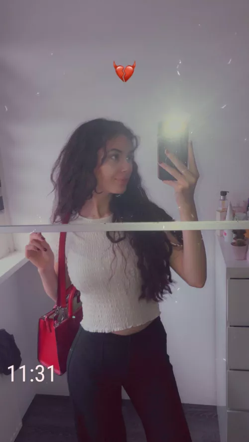 Jan.mnn44 on kik, petite ones to the front by Impossible-Week-1020