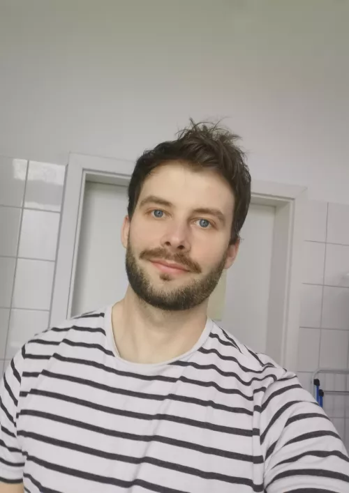 January challenge: Am I whiter than your wall? 🐼 by polychrom