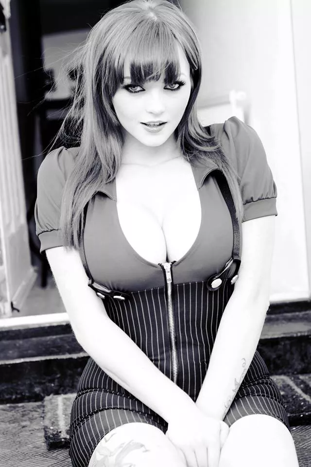 Jasmine James posted by SixtyNineRedBalloons