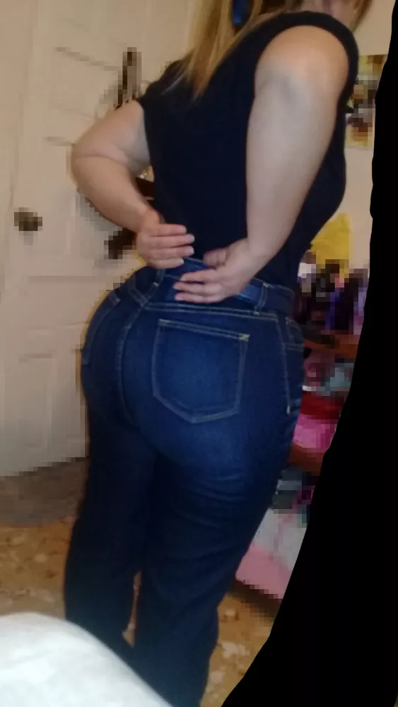 Jeans a Little Too Big posted by uniqueoneguy