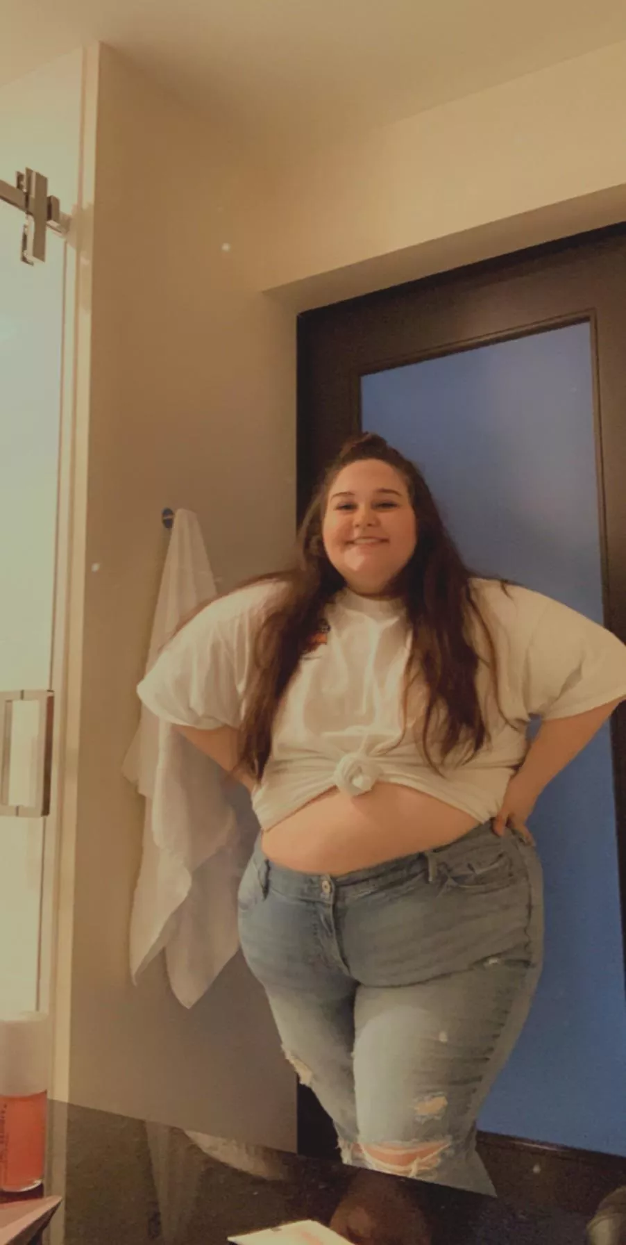 Jeans and some tummy 🥰🖤 posted by lydbaby_