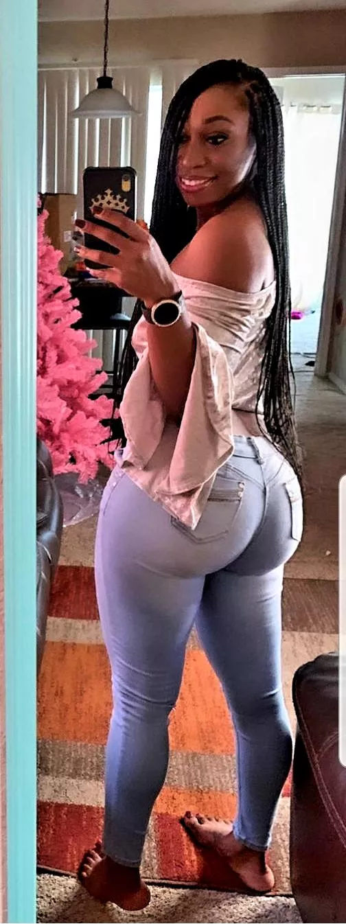 Jean's look painted on 💯💯 posted by [deleted]