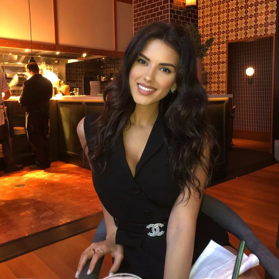 Jehona Dreshaj posted by BOOOOOOOBIES