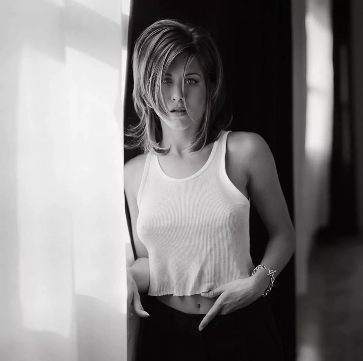 Jennifer Aniston posted by curiousbowling
