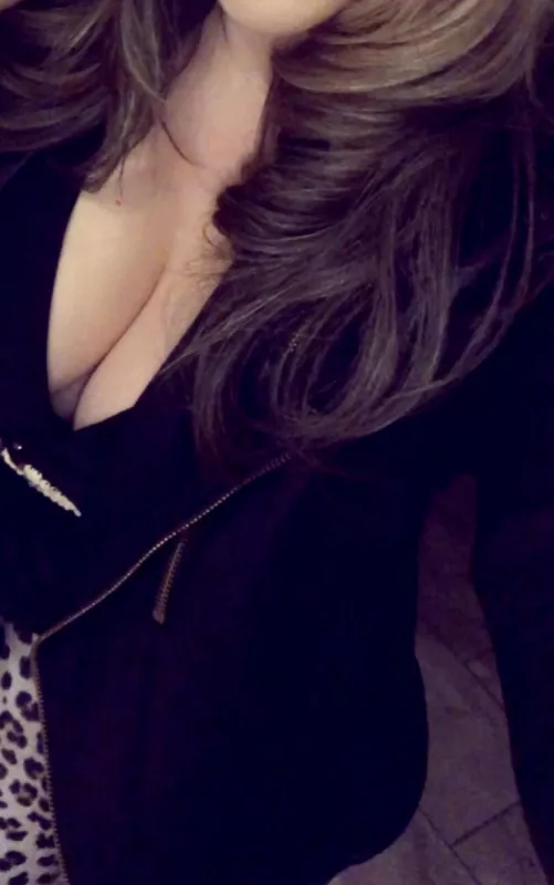 Jerk off on my wife’s tits by fitphysique2