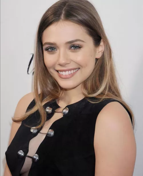 Jerking to Elizabeth Olsen erotic smile while she exposes her cleavage feels so good by Hoguridaru