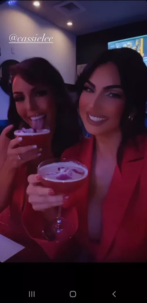 Jess cleavage and Cass tongue. Just too bad the two aren't touching. by floorbus