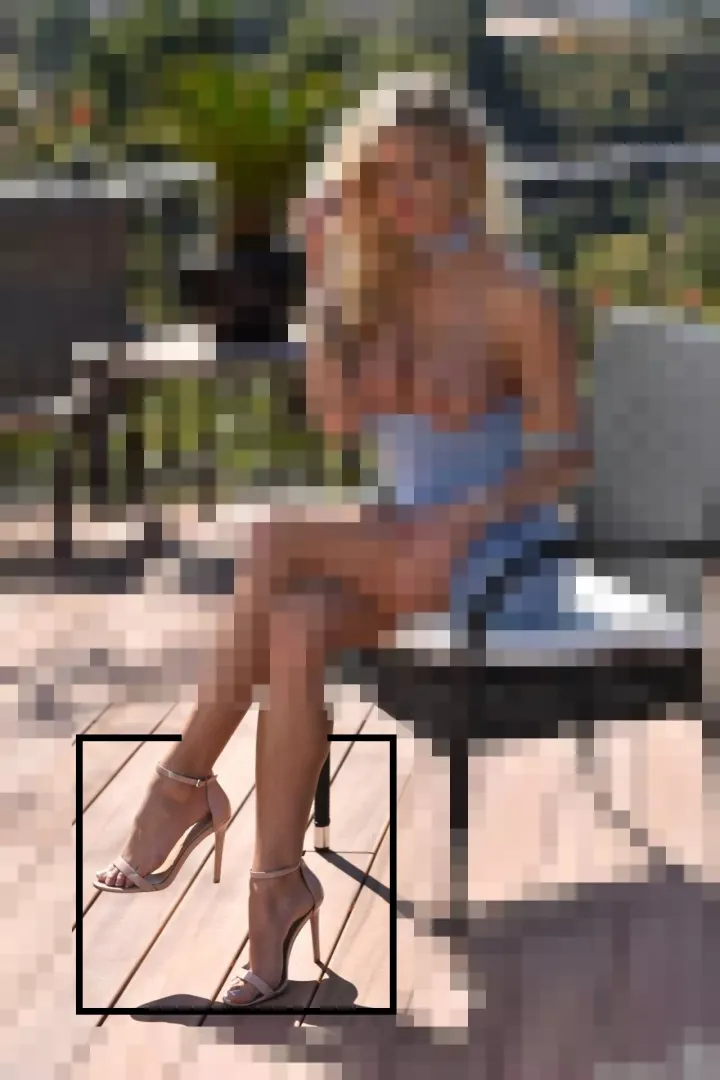 Jessa rhodes doesn't want you to see anything but her feet. posted by beta4blackdick