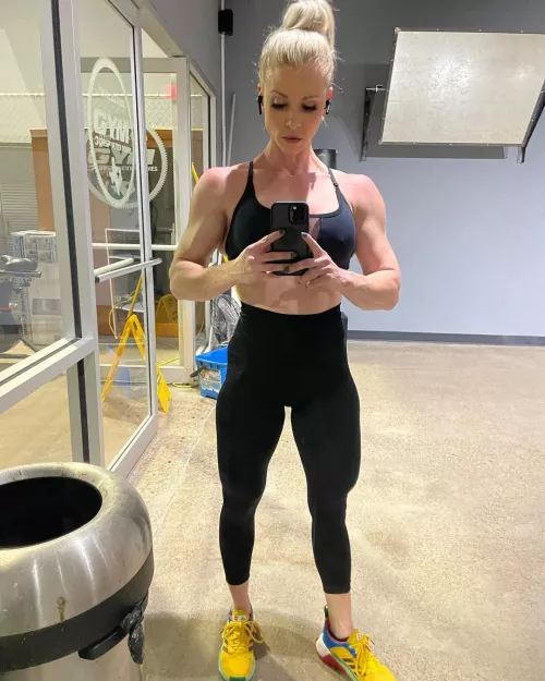 Jessica Williams (@jessicawilliamsfit) by BravePiranga