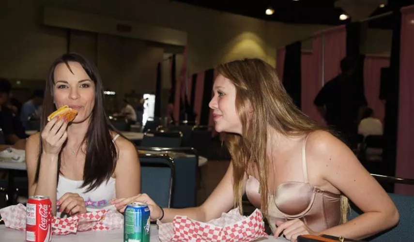 Jessie and Dana eat together by SpunkySpunkyAssGuy