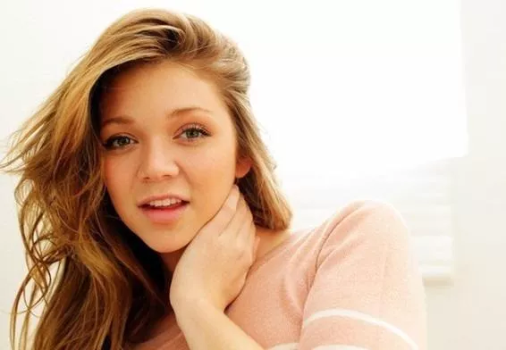 Jessie's pretty face posted by SpunkySpunkyAssGuy