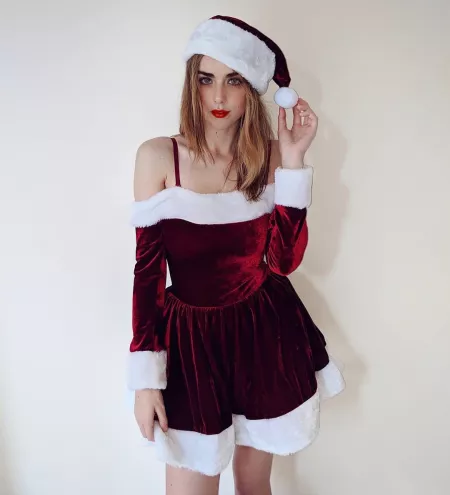 jingle bell ☃️👱🏻‍♀️🎄 by impulsive303