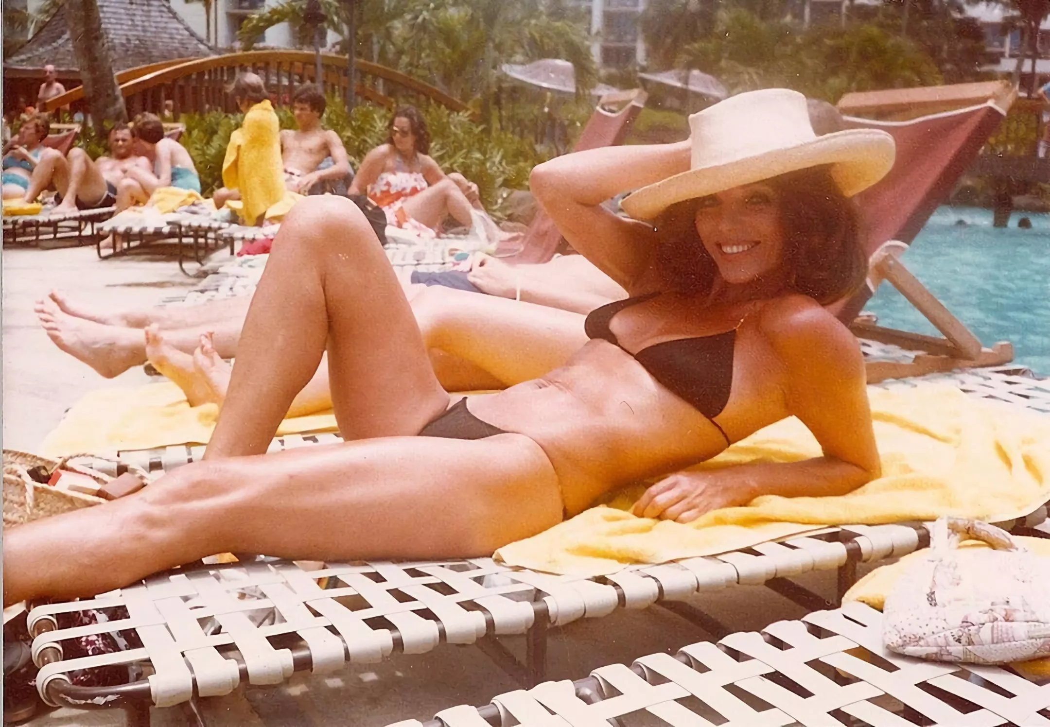 Joan Collins Circa 1976 posted by Smooth-Move_Ferguson