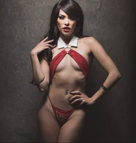 Joanie Brosas as Vampirella by PM_me_Leeloo_Cosplay