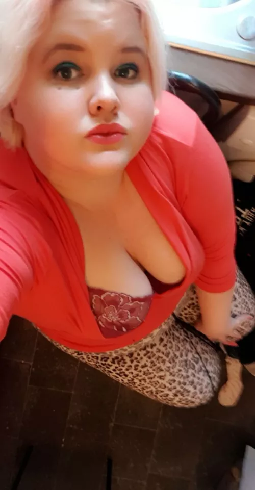 Joanna is my name, I'm a FAT, adult-content creator. I have over one thousand pics&vids over on my OF! I am open&kinky minded.. love for Masterbation and tom foolery!! fortyfivepercentoff!!! by Addedsugar32