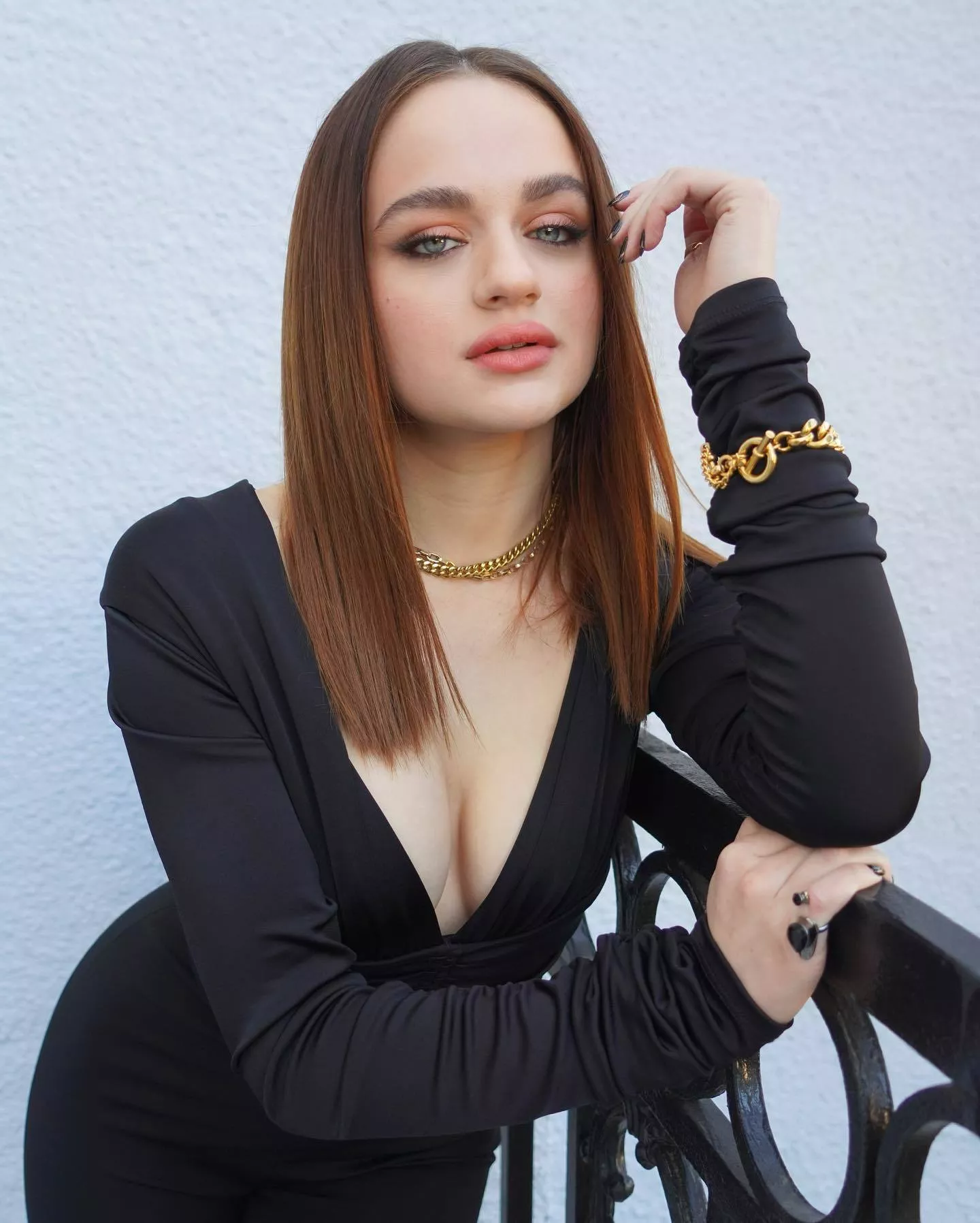 Joey King cleavage posted by cor0094