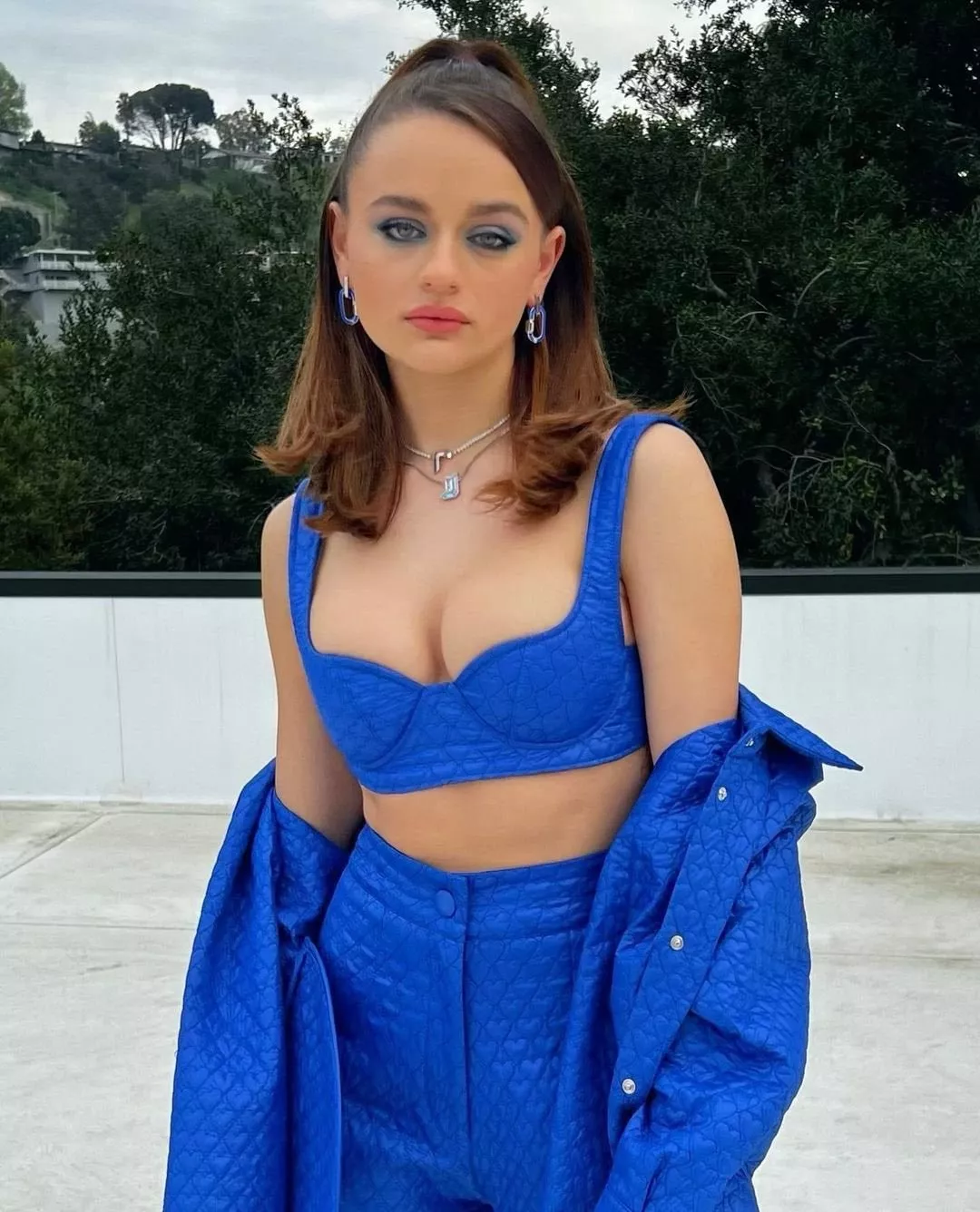Joey King in blue posted by cor0094