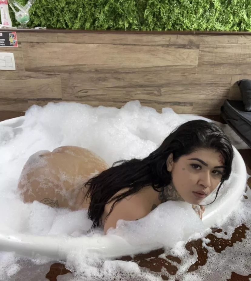 Join me 🙊😈 posted by iamdaayla