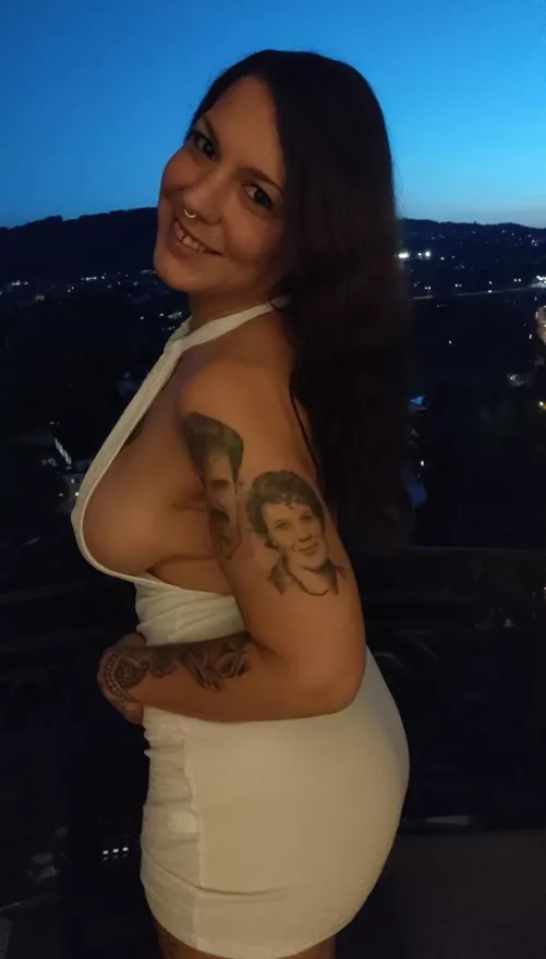 Join me on the balcony?😈 by lola_fontaine69