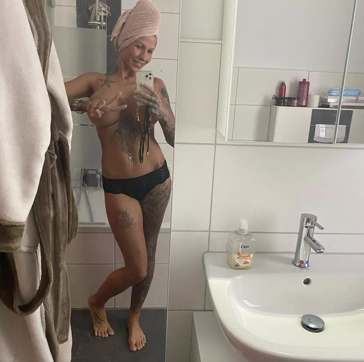 Jordan Night posted by buzenglo