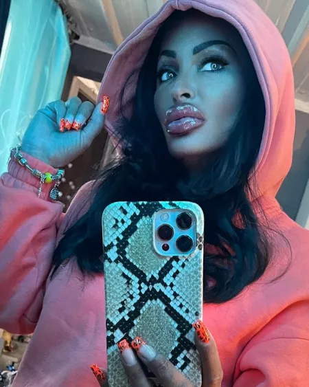 Juicy Sparkling Lips by gosterime