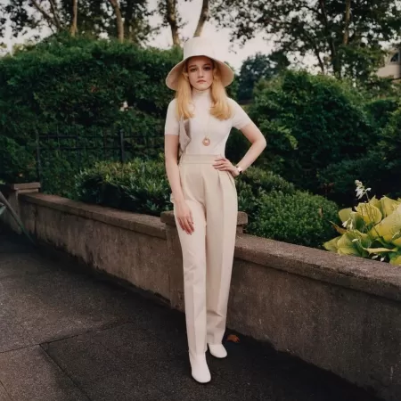 Julia Garner by GlamMetalLion