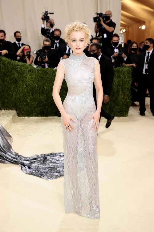 Julia Garner, Met Gala, my god by cor0094
