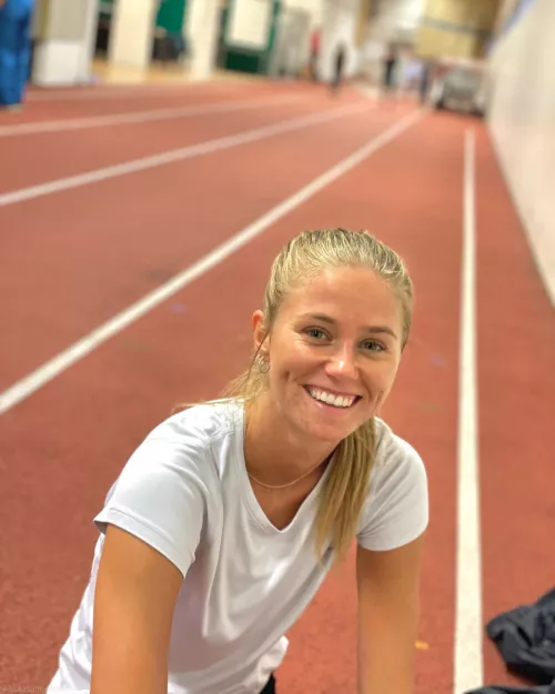 Julia Samuelsson by NeuteredPenguin