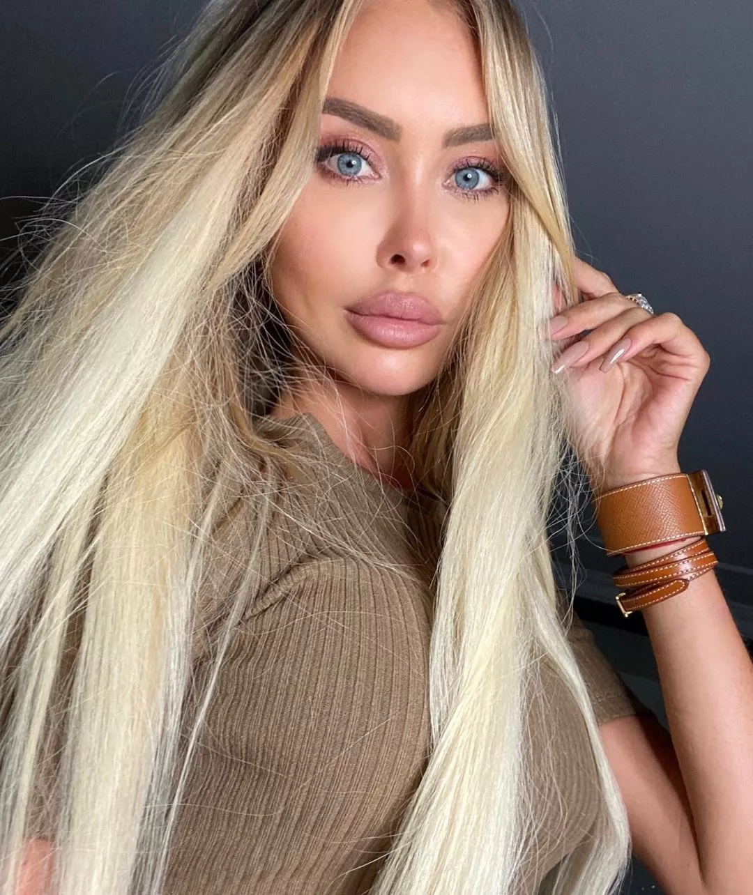 juliadybowska posted by gooningaccount