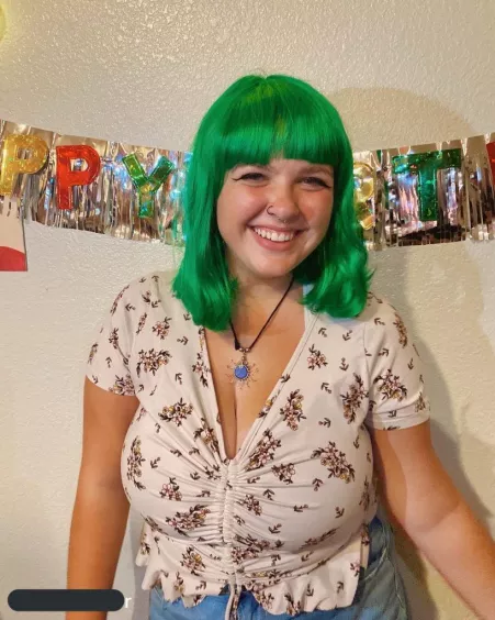 Julia’s 18 year old sweatermeat needs a tribute..Kik RedRestiem by _NotThatCreative