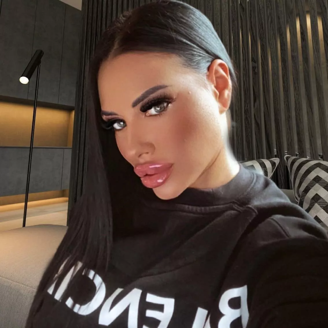 julie_9394 posted by gooningaccount