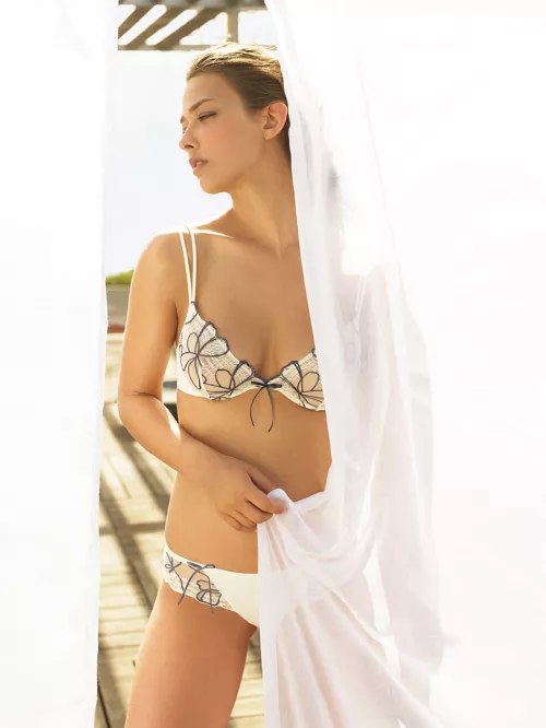 Julie Monturet by vikon_727