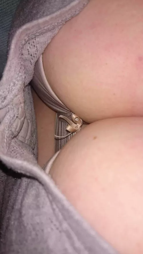 Just a 45yr old mom sat bored and horny. Would anyone like to put anything in my cleavage? Xx by thismomfree2use