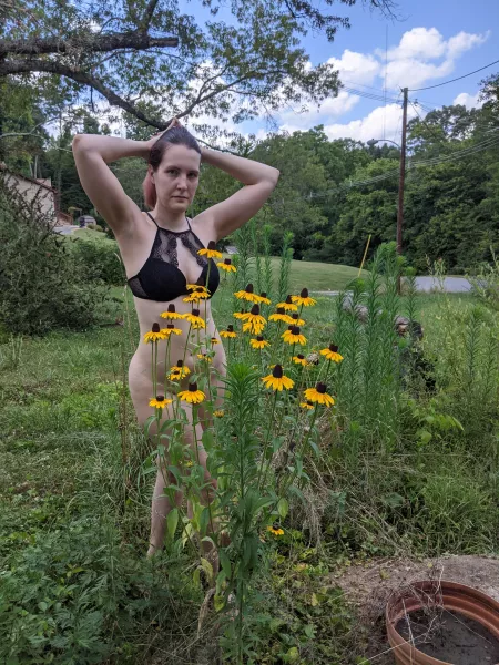 Just a bra and flowers [OC] by mjtherose