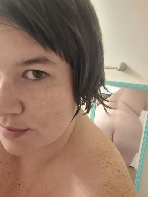 Just a cheeky peek by jenny_tullsx